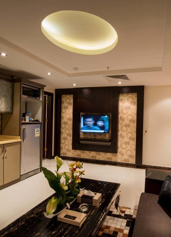 Al Yamama Palace Hotel Suites Эр-Рияд Номер фото