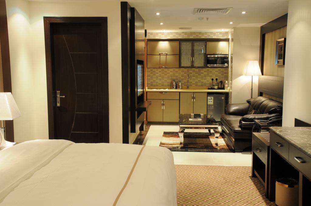 Al Yamama Palace Hotel Suites Эр-Рияд Номер фото